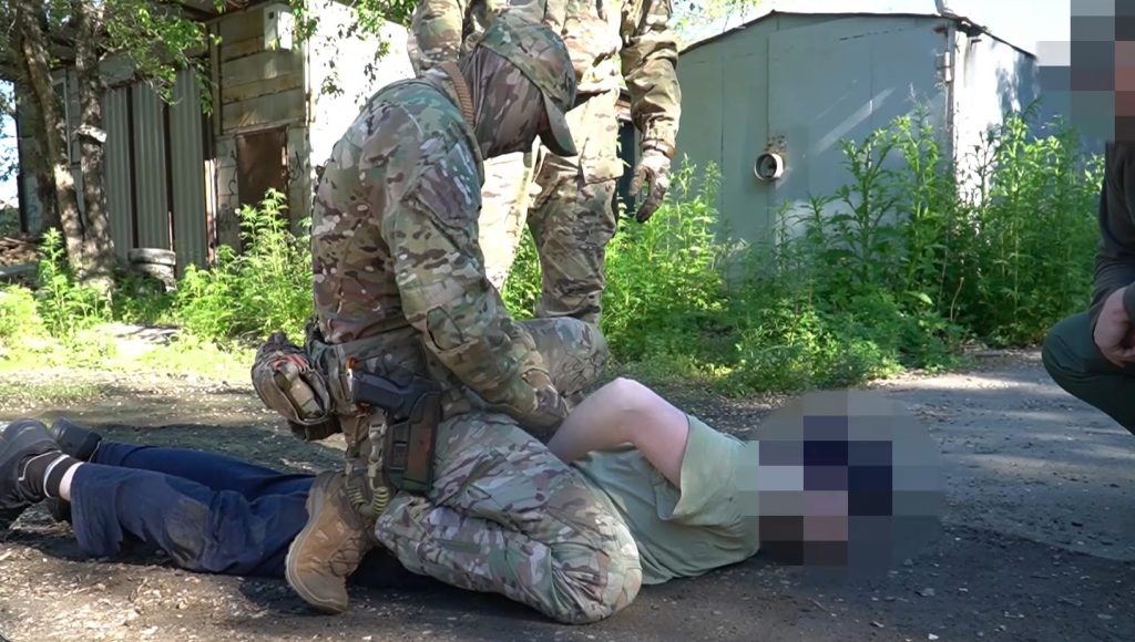 Russian FSB agents arrest a suspect they think sent crypto to Ukraine’s armed forces.