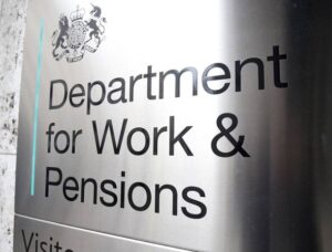 DWP issues warning to 60,000 people receiving Universal Credit notices