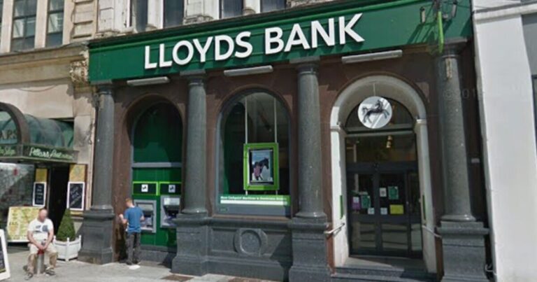 Lloyds alert over ‘errors’ on form as customer asks ‘is this legitimate?’