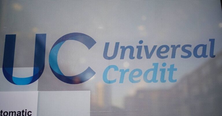 DWP to send Universal Credit letters to 660,000 people on one benefit from next week