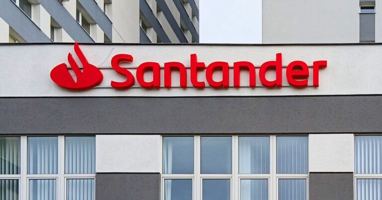 Santander pays instant £150 directly into customers’ bank accounts