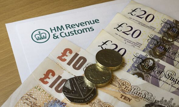 UK households with children urged to claim £2,000 from HMRC