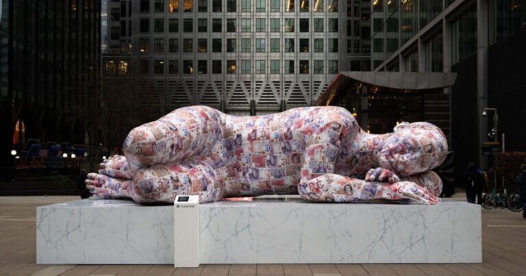 Giant sculpture in Canary Wharf warns Brits of the pitfalls of ‘sleeping savings’