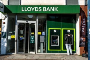 Lloyds giving £500 to customers with another £1,200 for savers