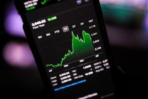 Starmer drama: Traders bet against UK as short-selling on pound and banks surges