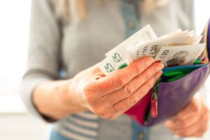 DWP confirms £5,959 a year handout for households – with no means testing