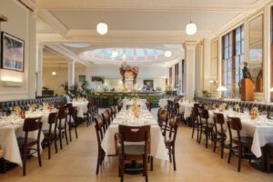 Exclusive: Richard Caring in talks to buy City icon 1 Lombard Street