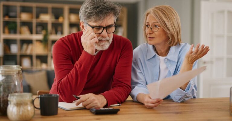 Expert ‘£3,000’ HMRC tax alert for savers