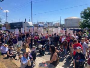 Japanese Internment Survivors Gather to Demand Closure of Texas ICE Jail
