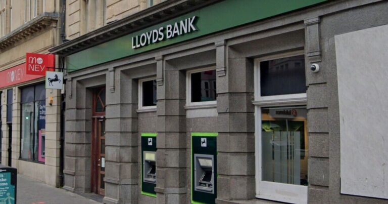 Lloyds Bank issues ‘£700’ warning for branch customers