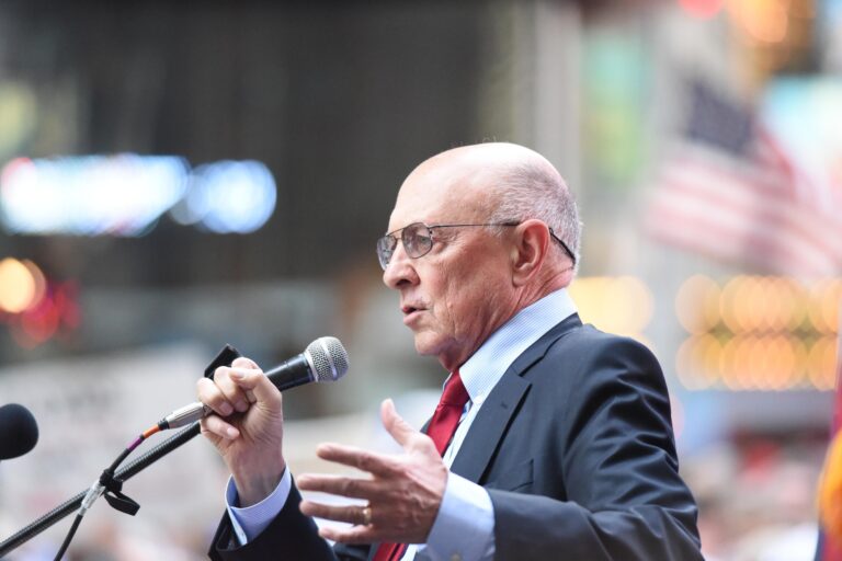 James Woolsey, influential neocon and Iraq War booster, dies at 84
