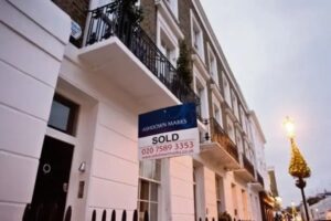 Top-end priced UK properties may take four times longer to leave market