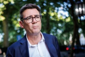 Top economists shun Burnham over wealth taxes