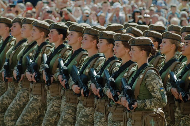 Western hawks are pushing Ukraine to draft its women