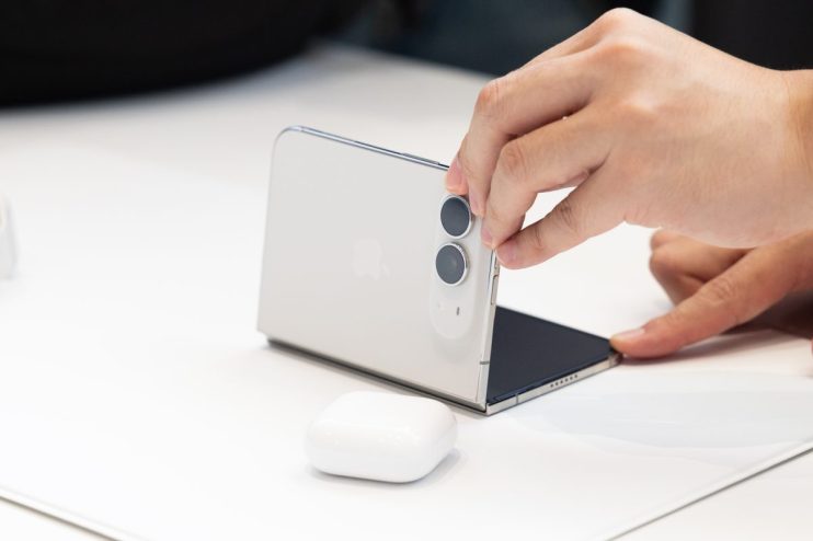 Has Apple accidentally made the perfect phone for old people?