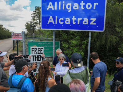Border Agents Are Randomly Seizing Phones of US Citizens Who Support Palestine