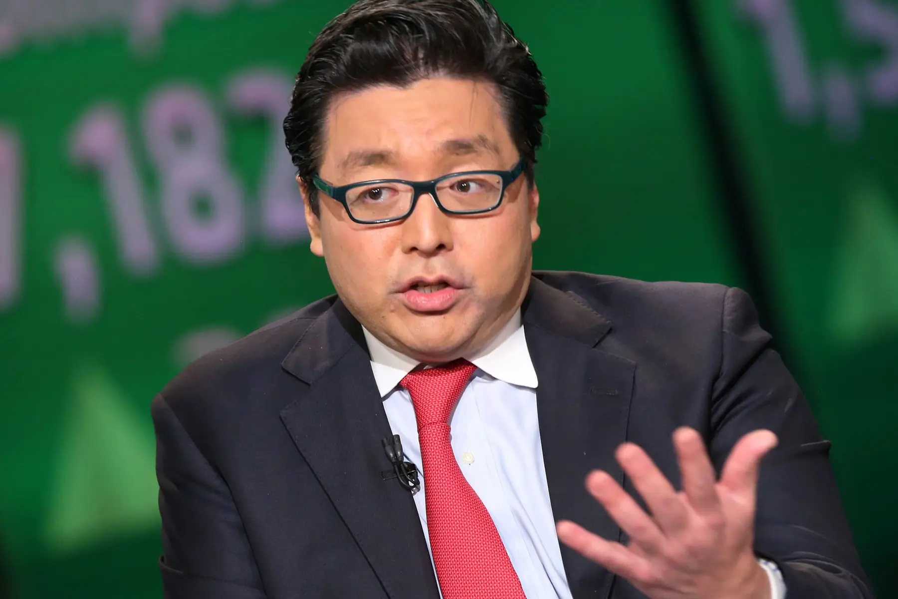 ETH trades near $2,500 as Tom Lee flags Korean margin-liquidation risk. Key Ethereum support, resistance, ETF flows, and price prediction.